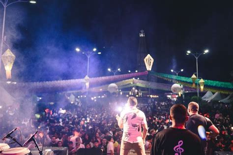 praça lotada e grandes atrações Itapetim celebra primeira noite do