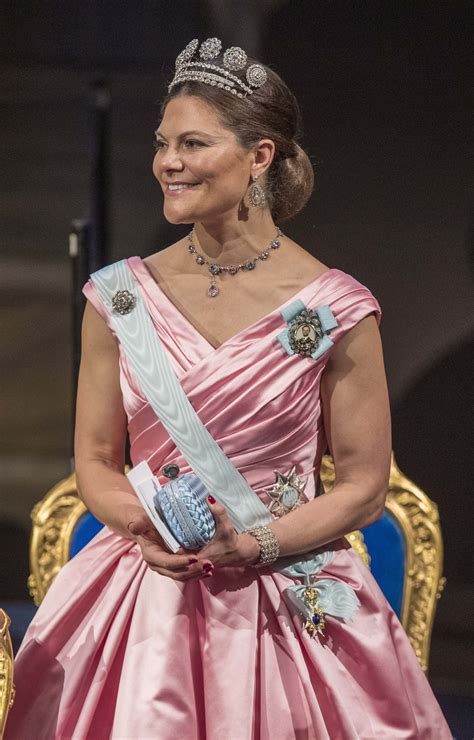 Silvia Sof A Y Victoria De Suecia Deslumbran Durante Los Nobel