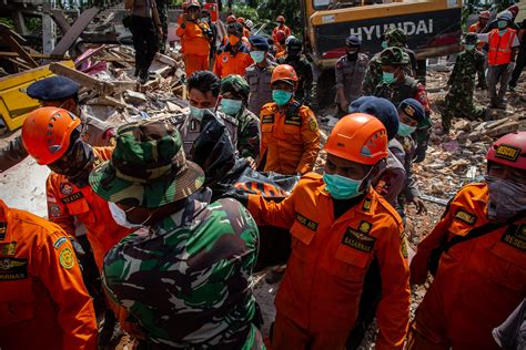 Indonesia Earthquake Death Toll Climbs Anew As Aid Reaches Remote Areas