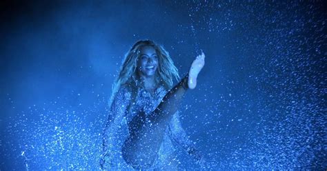 Beyoncé Sweeps Danceelectronic Categories Makes Grammy History The Latest