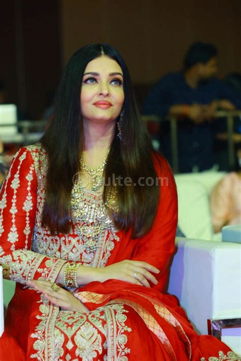 Aishwarya Rai In Dazzling Red At Ps Pre Release Event