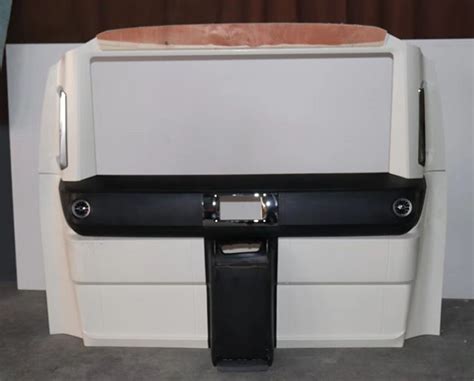 China Custom Luxury Full Partition Wall With Lifting Tv For Mercedes