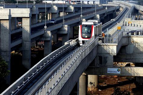 Foto Skytrain Bandara Soekarno Hatta Resmi Beroperasi