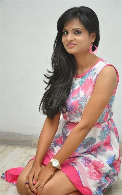 Suma Hot Photo Gallery At Ye Rojaithey Choosano Audio Release HQ Pics N Galleries