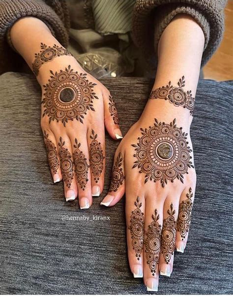 Flowers Are A Popular Motif In Henna Designs Roses Lotuses And