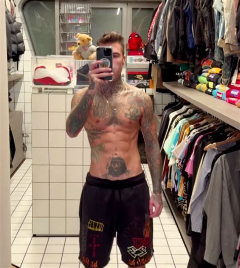 Fedez Mostra Il Fisico Dopo I Chili Persi Torno Ad Allenarmi Ma