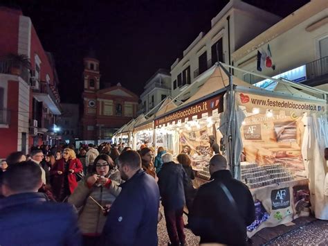 Pozzuoli Boom Di Visitatori Alla Festa Del Cioccolato Tenutasi Nel