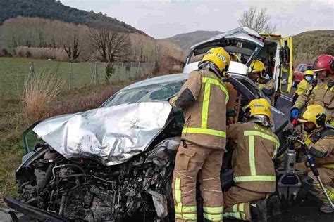 Nou Accident A Les Carreteres Catalanes Dos Ferits En Un Xoc A La C