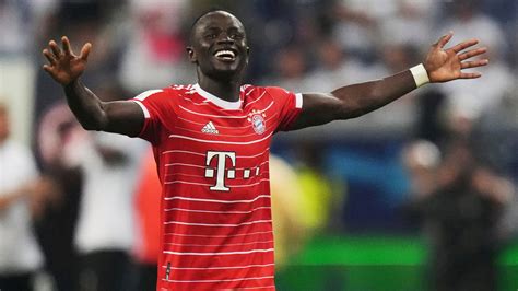 Eintracht Frankfurt 1 6 Bayern Munich Sadio Mane On Scoresheet As Champions Thrash Hosts In