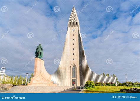 Hallgrimskirkja Parish Church with Statue of Leif Eriksson in Foregrond Editorial Stock Image ...