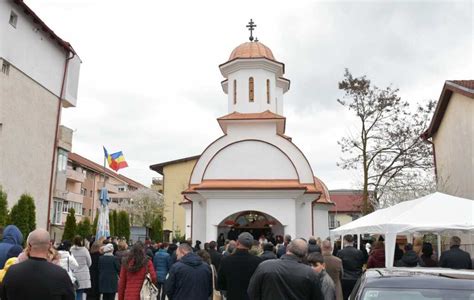 Mitropolitul Andrei A Slujit La Hramul Bisericii Din Cea Mai Mare