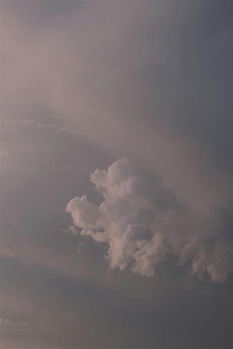 Asperitas dark clouds in gloomy sky · Free Stock Photo