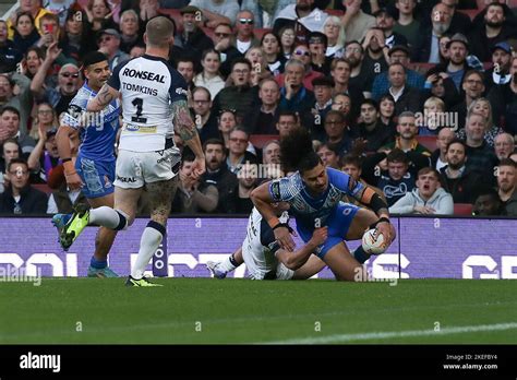 London UK 12th Nov 2022 Tim Lafai Of Samoa Scores The Opening Try