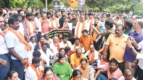 Killing Of Bjp Yuva Morcha Leader In Dk District Hindu Activists Take