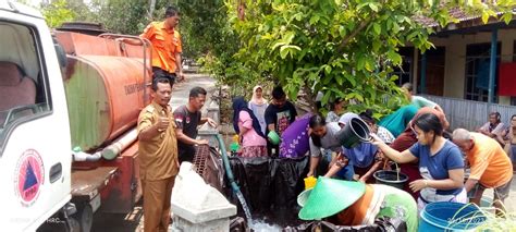 Bpbd Kuningan Bersama Berbagai Pihak Distribusikan Juta Liter Air