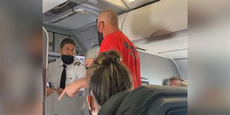 Unruly Passenger Arrested After Allegedly Growling Cursing At Flight Attendants Abc News