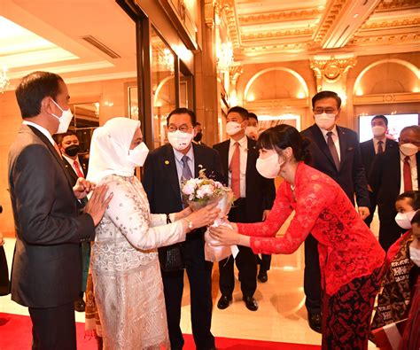 [foto] Presiden Jokowi Dan Ibu Iriana Tiba Di Seoul