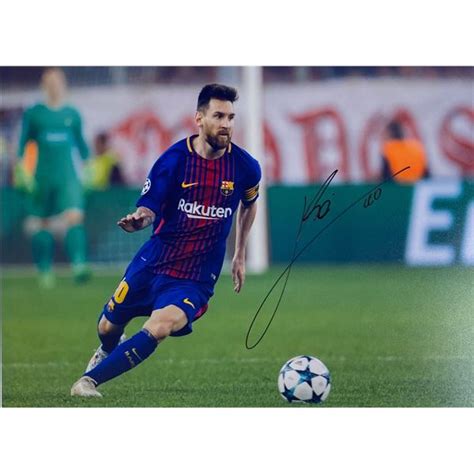 Autograph Signed Lionel Messi Photo