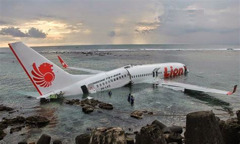 Foto Lengkap Pesawat Lion Air Yang Jatuh Ke Laut Aspal Putih