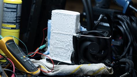 overclocker tickles ghz  unmodified rtx  gpu extremetech