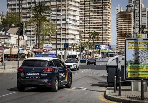 Un policía local de Benidorm y su hijo policía nacional en prácticas