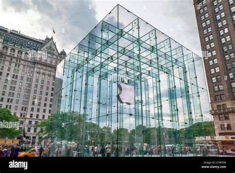 The Glass Cube Over The Apple Computer Store In New York City Stock