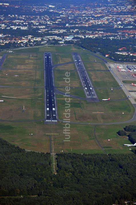 Berlin von oben Gelände des Flughafen im Ortsteil Tegel in Berlin