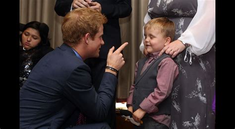 Photo Le Prince Harry Rencontre L Tonnant Petit Alexander Logan Aux