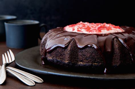 Chocolate Cake with Strawberry Lava Recipes | Bakepedia