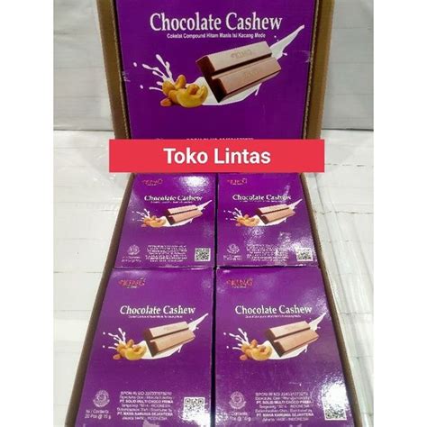 Cokelat Compound Hitam Manis Isi Kacang Mede Chocolate Cashew Dus