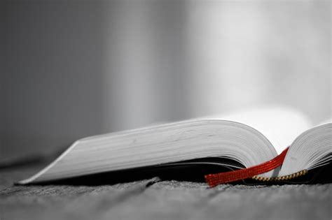 Premium Photo Bible On The Table