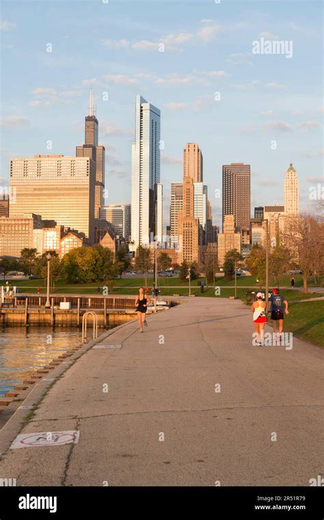 Usa Illinois Chicago Lakefront Trail Near North Harbour With City