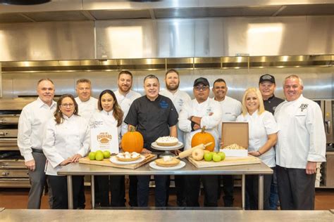 Palm Beach Countys Best Chefs Are Baking Thanksgiving Pies To Benefit