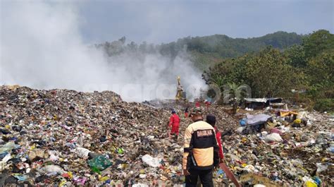 Hari Kebakaran Di Tpa Sarimuki Belum Padam Warga Dikepung Asap