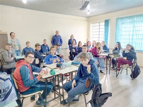 Oficinas De L Ngua Alem S O Oferecidas Nas Escolas Grupo A Hora