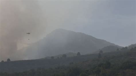 Medios A Reos Y Terrestres Luchan Contra El Fuego En Los Gu Jares Granada