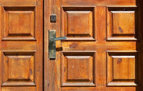 Antigua Puerta De Entrada De Madera Con Asa Puertas De Entrada En