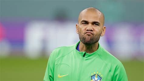 Fiscal A Pide A Os De C Rcel Para Dani Alves Por Violar A Una Joven