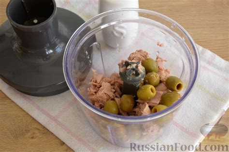 Рецепт: Намазка из консервированного тунца, маринованных огурцов и ...