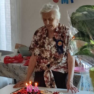 Castellanza Festeggia I 100 Anni Di Nonna Laura Raimondi Una Vita Tra