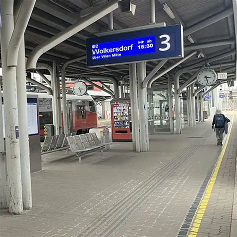 Wien Liesing Abfahrtszeiten Live Fahrplan Am Bahnhof