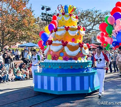 Dlr Disneyland Park Mickey And Minnie Happy Birthday Celebration