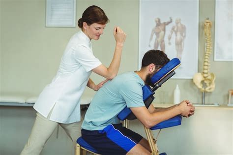 Premium Photo Physiotherapist Giving Back Massage To A Patient