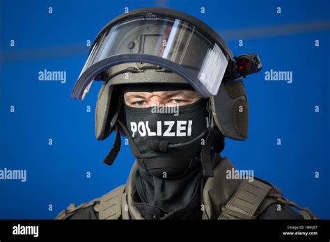 Hamburg Germany 14th Nov 2016 A Police Officer Of The Special Task