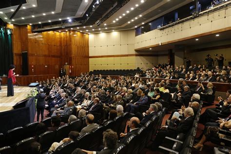 Acad Mico Helio Begliomini Representou A Academia Na Posse Dos