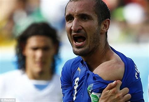 Luis Suarez Appeared To Try And Get A Bite Of Giorgio Chiellini At The