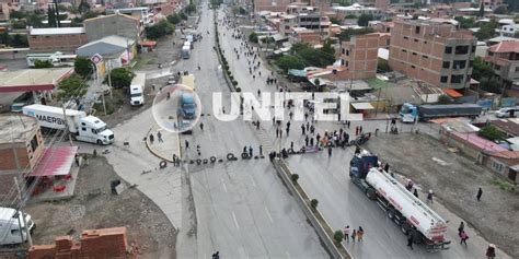 Cochabamba Pobladores De Vinto Bloquean La Carretera Hacia El Occidente