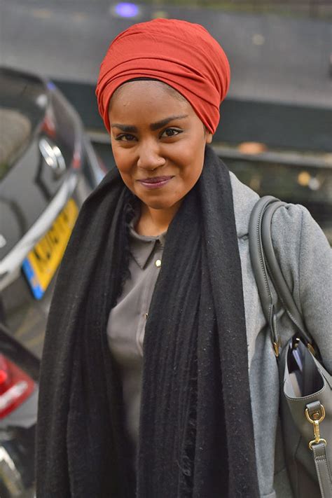 Great British Bake Off winner Nadiya Hussain deletes THAT very saucy ...