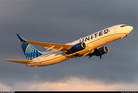 N33203 | Boeing 737-824 | United Airlines | Filip Kapera | JetPhotos