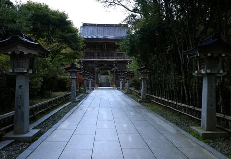 神秘！黄金の鳥居をくぐる：秋葉山本宮秋葉神社、訪問ガイド（御朱印・アクセス情報含む）｜静岡県浜松市｜異世界ひとり旅